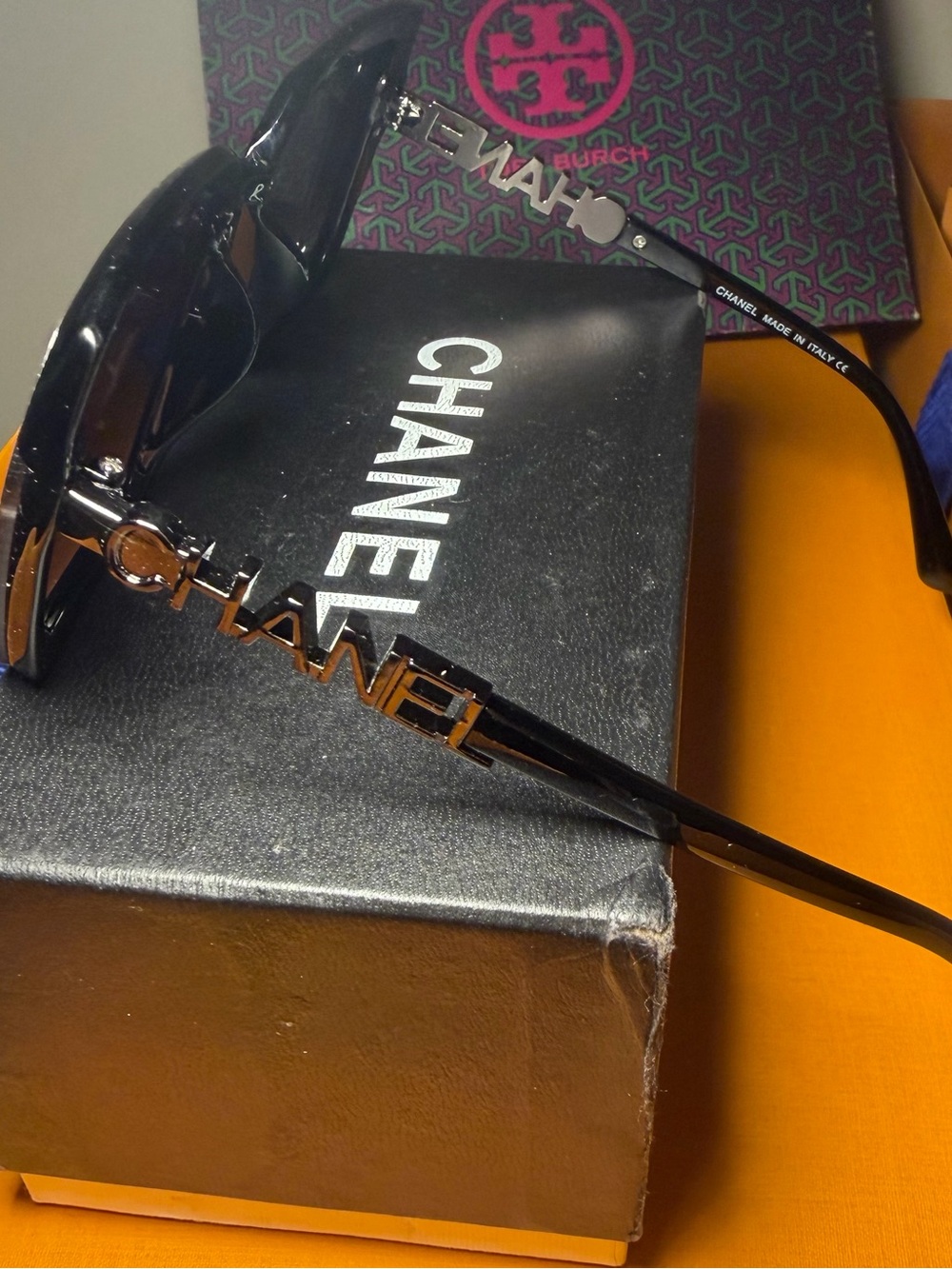 CHANEL Black Hexagonal Sunglasses with Dark Lenses - Picture 4 of 4